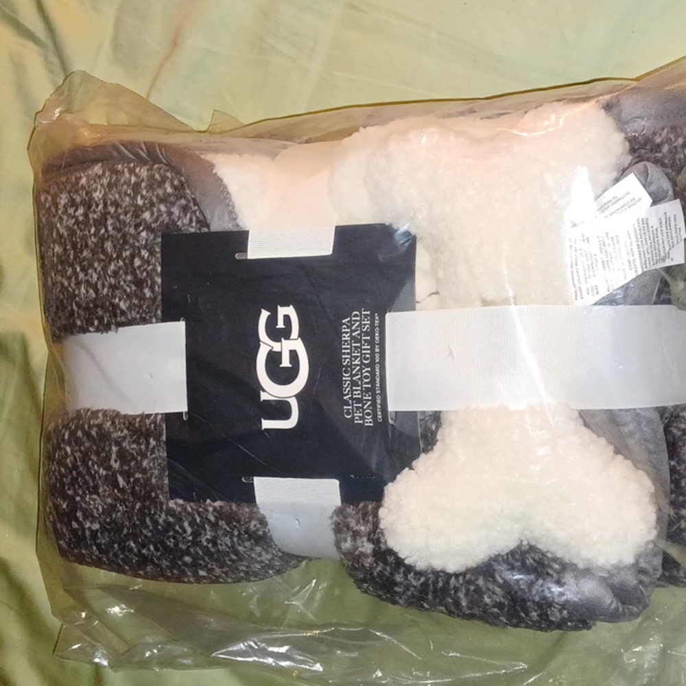 UGG Classic Sherpa pet blanket and Bone toy gift set